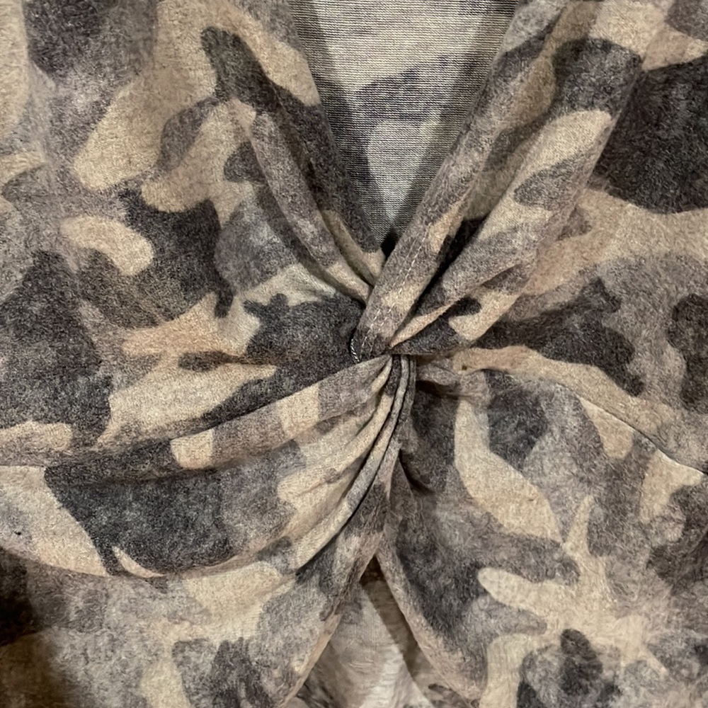Open-back sweater. - Picture 5 of 7